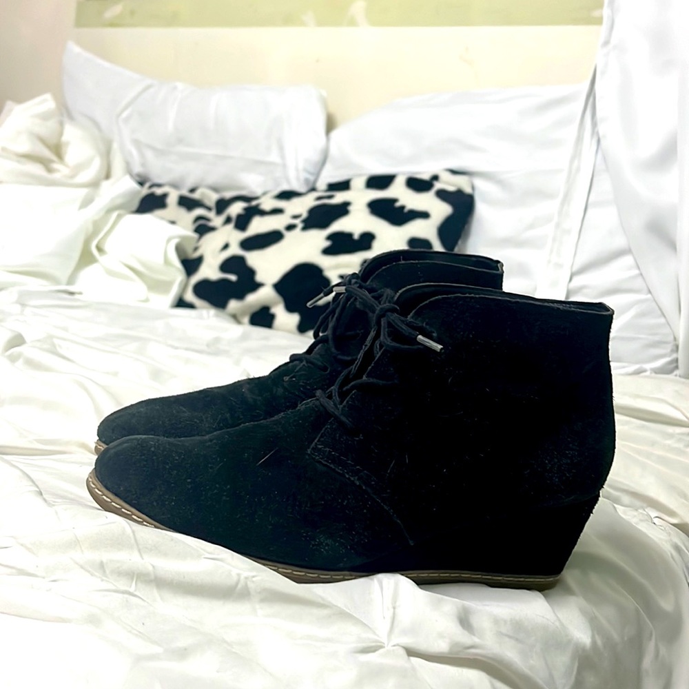Black heel ankle boots